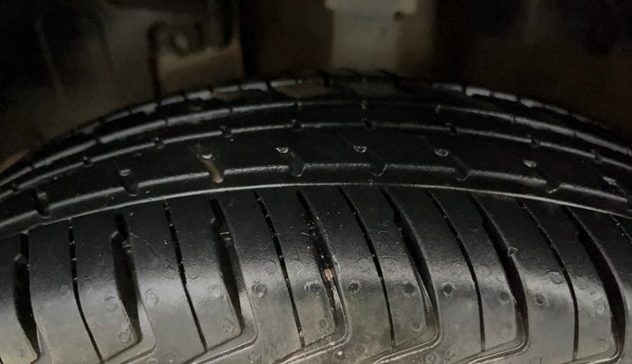 2016 Renault Kwid RXL, Petrol, Manual, 60,772 km, Left Front Tyre Tread