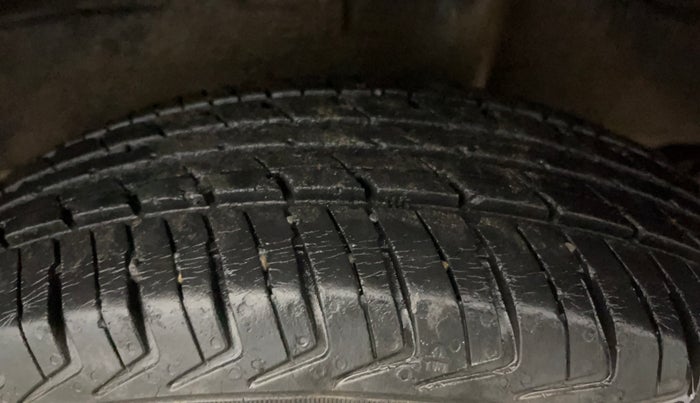 2016 Renault Kwid RXL, Petrol, Manual, 60,772 km, Left Rear Tyre Tread