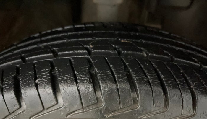 2016 Renault Kwid RXL, Petrol, Manual, 60,772 km, Right Front Tyre Tread