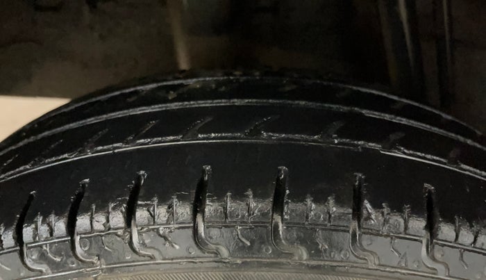 2016 Renault Kwid RXL, Petrol, Manual, 60,772 km, Right Rear Tyre Tread