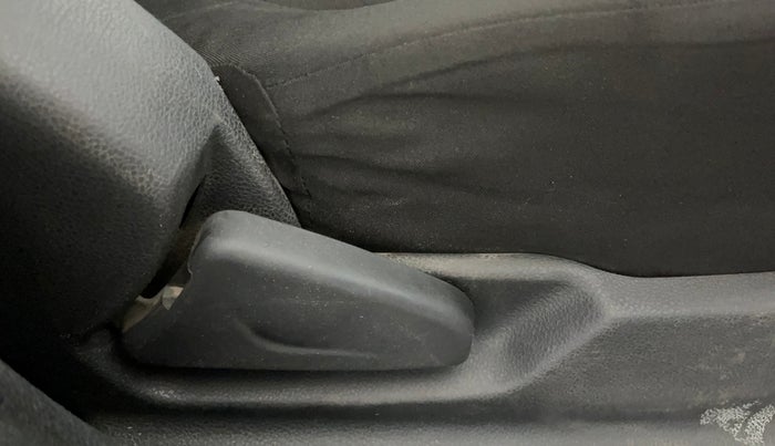2016 Renault Kwid RXL, Petrol, Manual, 60,772 km, Driver Side Adjustment Panel