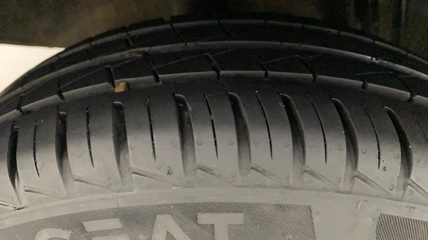 2020 Renault Kwid RXT 1.0 (O), Petrol, Manual, 11,889 km, Right Front Tyre Tread