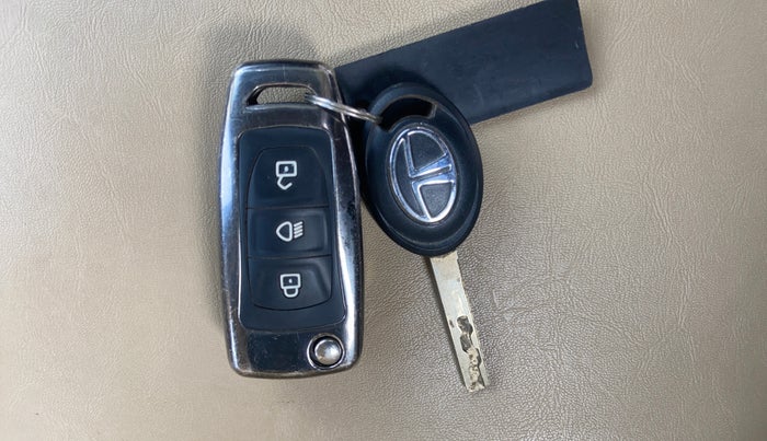 2021 Tata Tiago XT (O) PETROL, Petrol, Manual, 44,369 km, Key Close Up