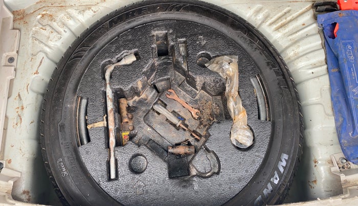 2020 Mahindra XUV300 W8 1.2 PETROL, Petrol, Manual, 81,792 km, Spare Tyre