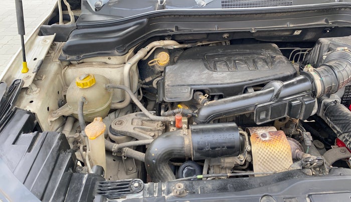 2020 Mahindra XUV300 W8 1.2 PETROL, Petrol, Manual, 81,792 km, Engine View - Right