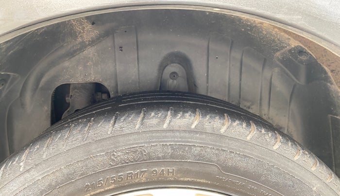 2020 Mahindra XUV300 W8 1.2 PETROL, Petrol, Manual, 81,792 km, Left Rear Tyre Tread