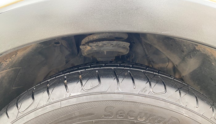 2020 Mahindra XUV300 W8 1.2 PETROL, Petrol, Manual, 81,792 km, Right Front Tyre Tread