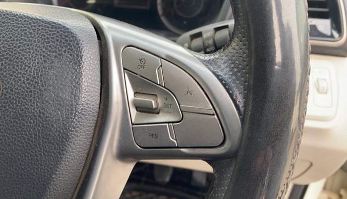 2020 Mahindra XUV300 W8 1.2 PETROL, Petrol, Manual, 81,792 km, Adaptive Cruise Control