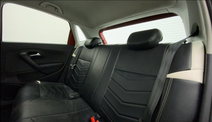 2018 Volkswagen Polo HIGHLINE PLUS 1.5 16 ALLOY, Diesel, Manual, 1,06,275 km, Right Side Rear Door Cabin