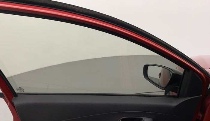 2018 Volkswagen Polo HIGHLINE PLUS 1.5 16 ALLOY, Diesel, Manual, 1,06,275 km, Left front window switch / handle - Power window makes minor noise