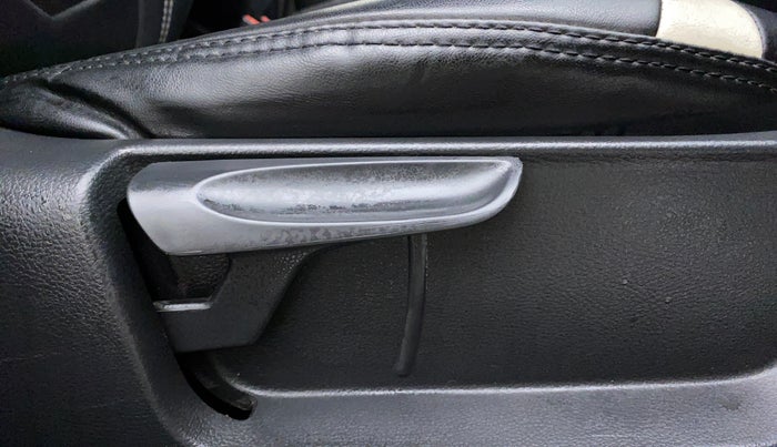 2018 Volkswagen Polo HIGHLINE PLUS 1.5 16 ALLOY, Diesel, Manual, 1,06,275 km, Driver Side Adjustment Panel