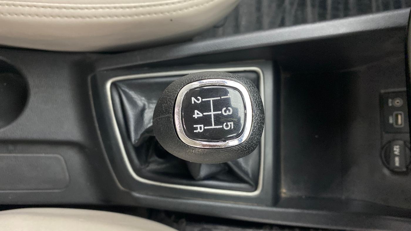2016 Hyundai Elite i20 ASTA 1.2 (O), Petrol, Manual, 1,12,943 km, Gear Lever