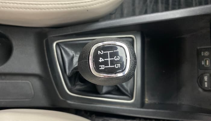 2016 Hyundai Elite i20 ASTA 1.2 (O), Petrol, Manual, 1,12,943 km, Gear Lever