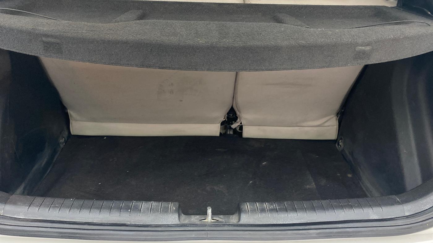 2016 Hyundai Elite i20 ASTA 1.2 (O), Petrol, Manual, 1,12,943 km, Boot Inside