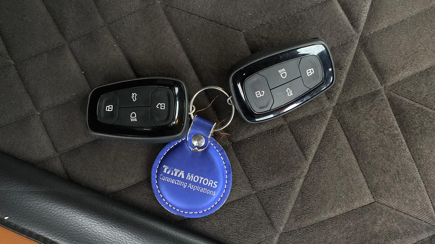 2022 Tata PUNCH CREATIVE  AMT, Petrol, Automatic, 55,536 km, Key Close Up