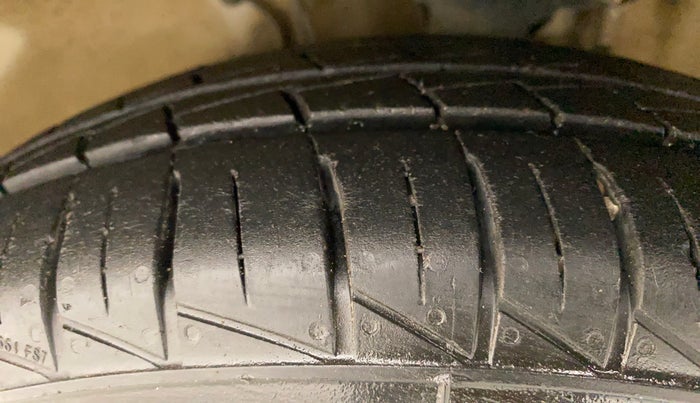 2021 Maruti Alto VXI, Petrol, Manual, 21,104 km, Left Front Tyre Tread