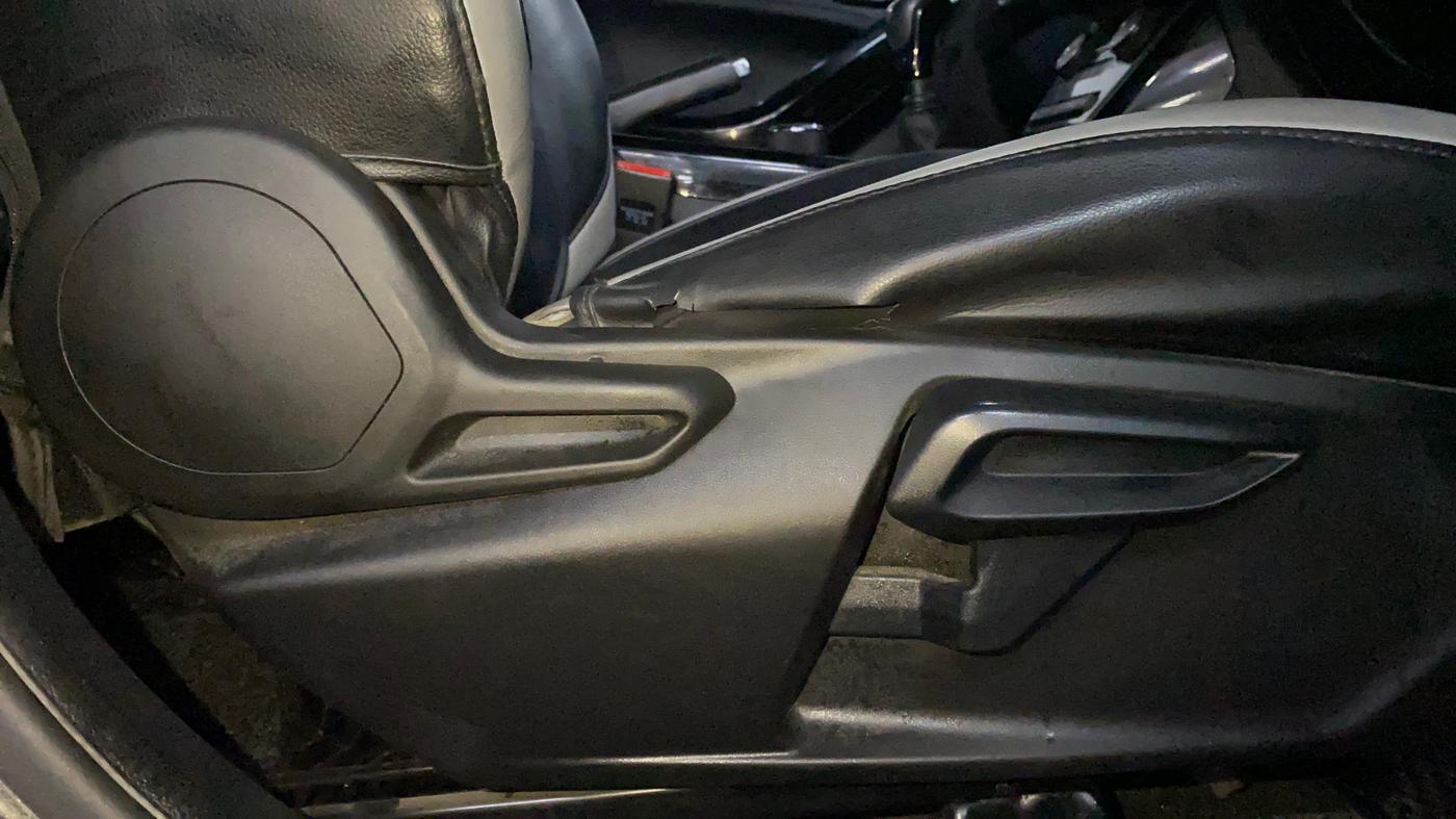 2022 Tata NEXON XZ PLUS PETROL DARK EDITION, Petrol, Manual, 39,137 km, Driver Side Adjustment Panel