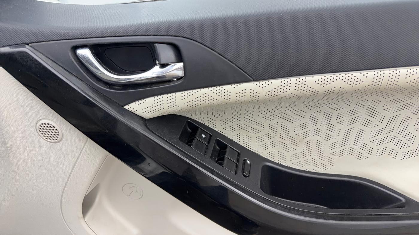 2022 Tata NEXON XZA PLUS (L), Petrol, Automatic, 60,012 km, Driver Side Door Panels Control