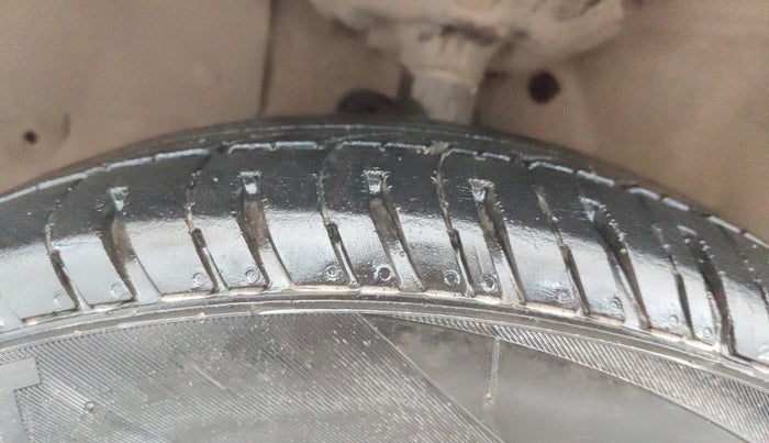 2014 Honda Brio S MT, Petrol, Manual, 78,856 km, Left Front Tyre Tread