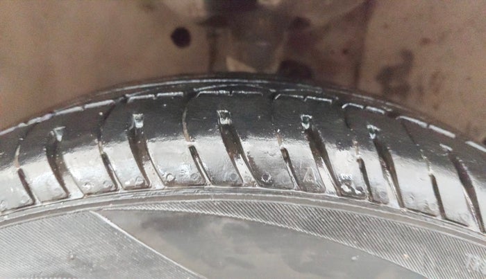 2014 Honda Brio S MT, Petrol, Manual, 78,856 km, Right Front Tyre Tread