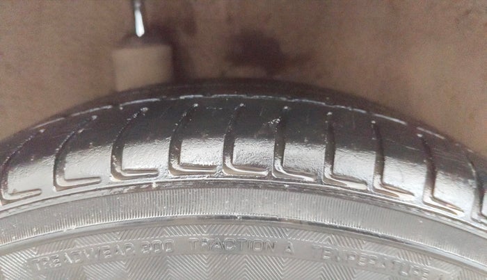 2014 Honda Brio S MT, Petrol, Manual, 78,856 km, Right Rear Tyre Tread