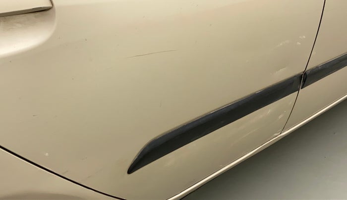 2011 Hyundai i10 MAGNA 1.2, Petrol, Manual, 1,04,145 km, Right rear door - Slightly dented