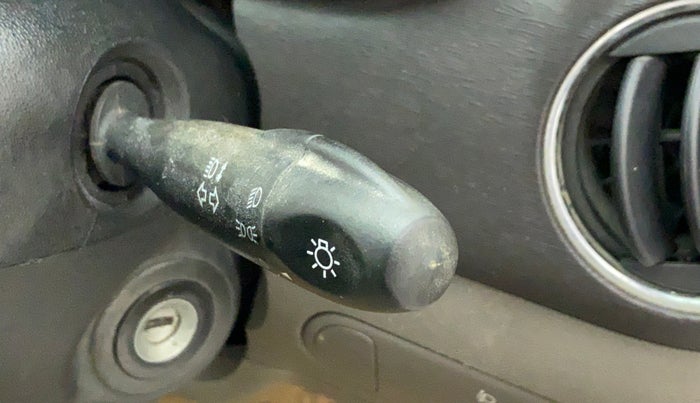 2011 Hyundai i10 MAGNA 1.2, Petrol, Manual, 1,04,145 km, Combination switch - Turn Indicator not functional