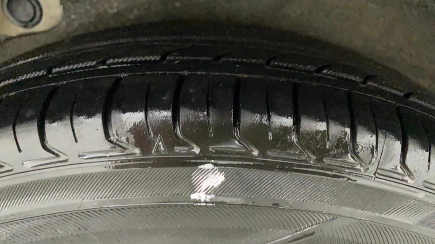2011 Hyundai i10 MAGNA 1.2, Petrol, Manual, 1,04,145 km, Right Rear Tyre Tread