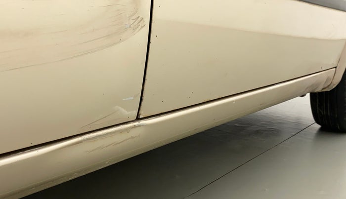 2011 Hyundai i10 MAGNA 1.2, Petrol, Manual, 1,04,145 km, Right running board - Slightly dented