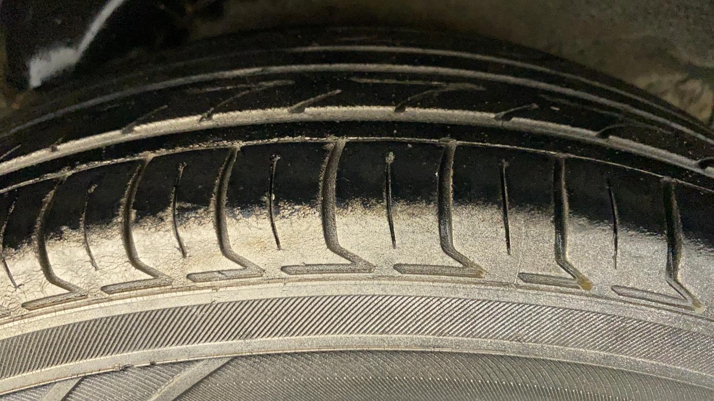 2011 Hyundai i10 MAGNA 1.2, Petrol, Manual, 1,04,145 km, Left Rear Tyre Tread