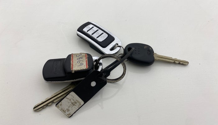 2013 Hyundai Eon MAGNA +, Petrol, Manual, 59,756 km, Key Close Up