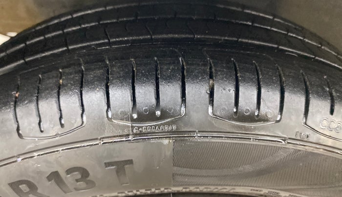 2013 Hyundai Eon MAGNA +, Petrol, Manual, 59,756 km, Left Front Tyre Tread