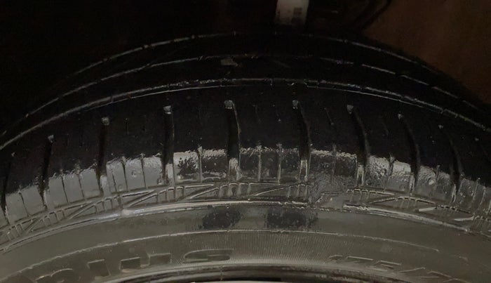 2020 Volkswagen Polo TRENDLINE 1.0L, Petrol, Manual, 33,634 km, Left Front Tyre Tread