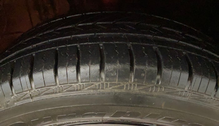 2020 Volkswagen Polo TRENDLINE 1.0L, Petrol, Manual, 33,634 km, Right Front Tyre Tread