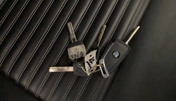 2020 Volkswagen Polo TRENDLINE 1.0L, Petrol, Manual, 33,634 km, Key Close Up