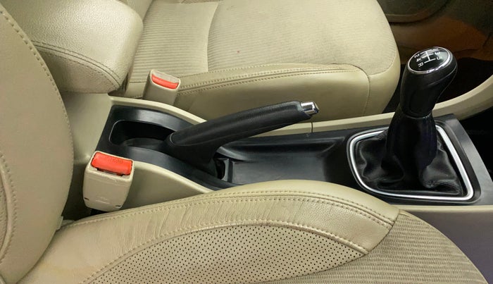 2015 Maruti Ciaz ZXI, Petrol, Manual, 1,16,424 km, Gear Lever