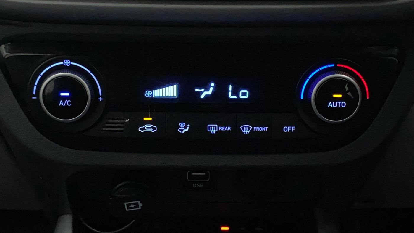 2021 Hyundai GRAND I10 NIOS ASTA AMT 1.2 KAPPA VTVT, Petrol, Automatic, 24,065 km, Automatic Climate Control