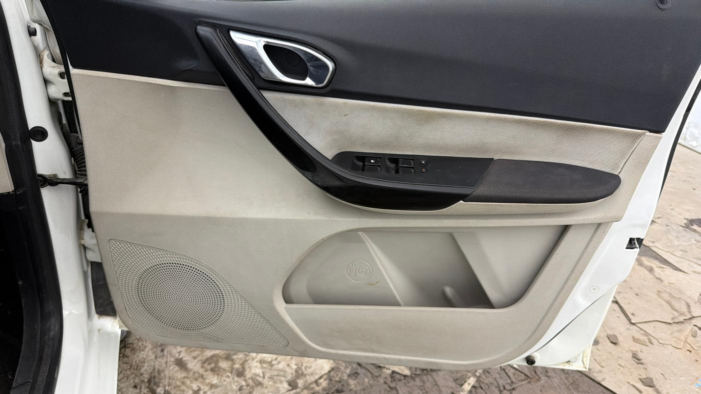 2022 Tata TIGOR XZA PLUS PETROL, Petrol, Automatic, 31,815 km, Driver Side Door Panels Control