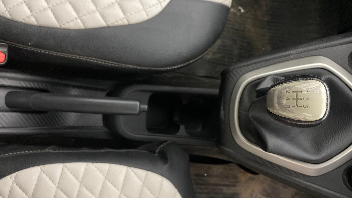 2019 Datsun Go T(O), Petrol, Manual, 39,817 km, Gear Lever