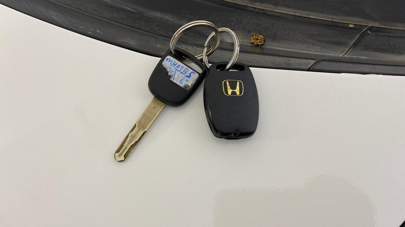 2013 Honda Brio V MT, Petrol, Manual, 61,725 km, Key Close Up