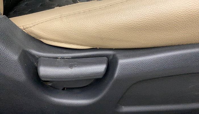 2019 Hyundai Elite i20 MAGNA PLUS 1.2, Petrol, Manual, 41,365 km, Driver Side Adjustment Panel