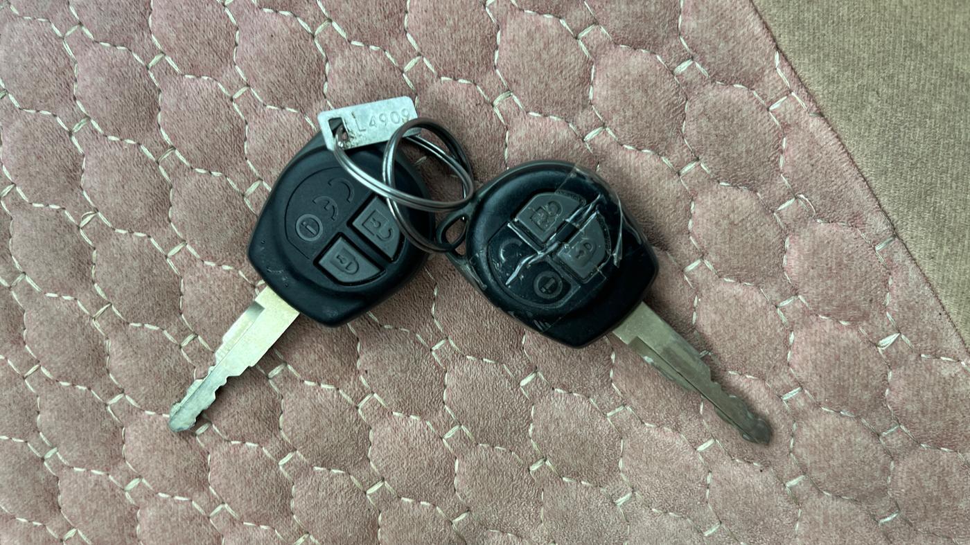 2019 Maruti Dzire VXI AMT, Petrol, Automatic, 78,524 km, Key Close Up