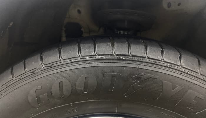 2014 Hyundai Elite i20 MAGNA 1.2, Petrol, Manual, 69,172 km, Left Front Tyre Tread
