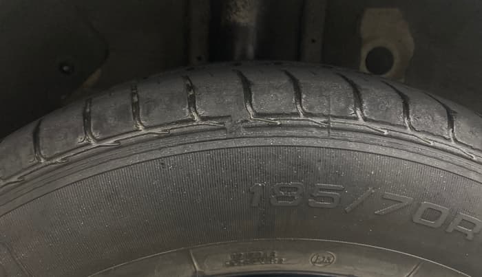 2014 Hyundai Elite i20 MAGNA 1.2, Petrol, Manual, 69,172 km, Right Rear Tyre Tread
