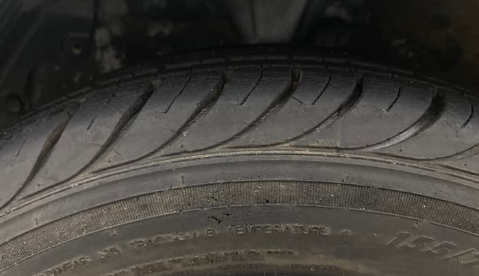 2012 Hyundai Eon SPORTZ, Petrol, Manual, 8,193 km, Left Front Tyre Tread