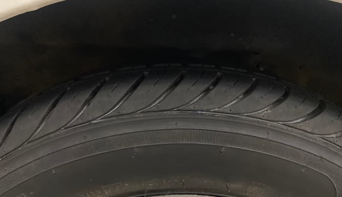 2012 Hyundai Eon SPORTZ, Petrol, Manual, 8,193 km, Right Rear Tyre Tread