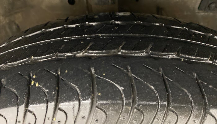2013 Maruti Swift VDI, Diesel, Manual, 69,096 km, Right Front Tyre Tread
