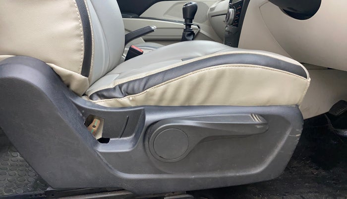 2019 Mahindra XUV300 W8 1.5 DIESEL, Diesel, Manual, 68,966 km, Driver Side Adjustment Panel