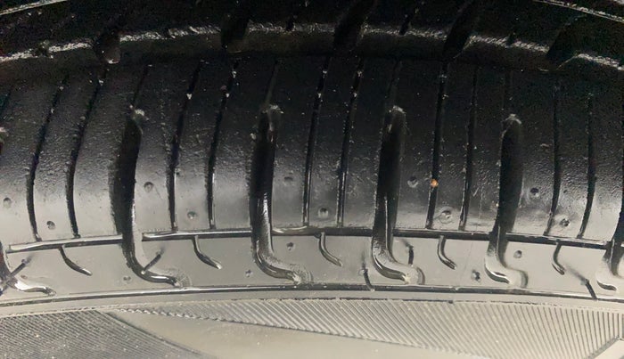 2016 Datsun Redi Go S, Petrol, Manual, 47,887 km, Left Front Tyre Tread