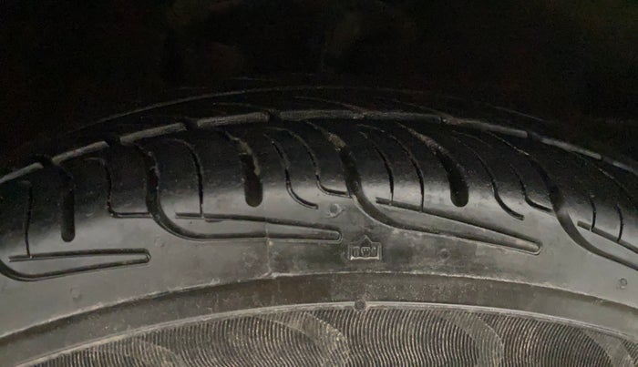 2014 Hyundai i10 SPORTZ 1.1, Petrol, Manual, 33,676 km, Right Front Tyre Tread
